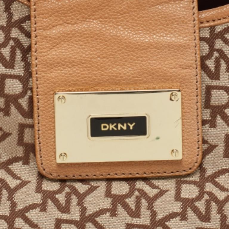 DKNY Beige Firma in Fabrice e Pelle Townes Hobo in vendita 2