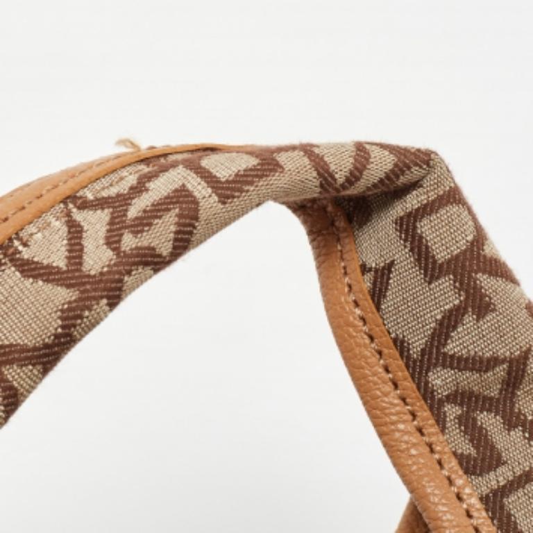 DKNY Beige Firma in Fabrice e Pelle Townes Hobo in vendita 5