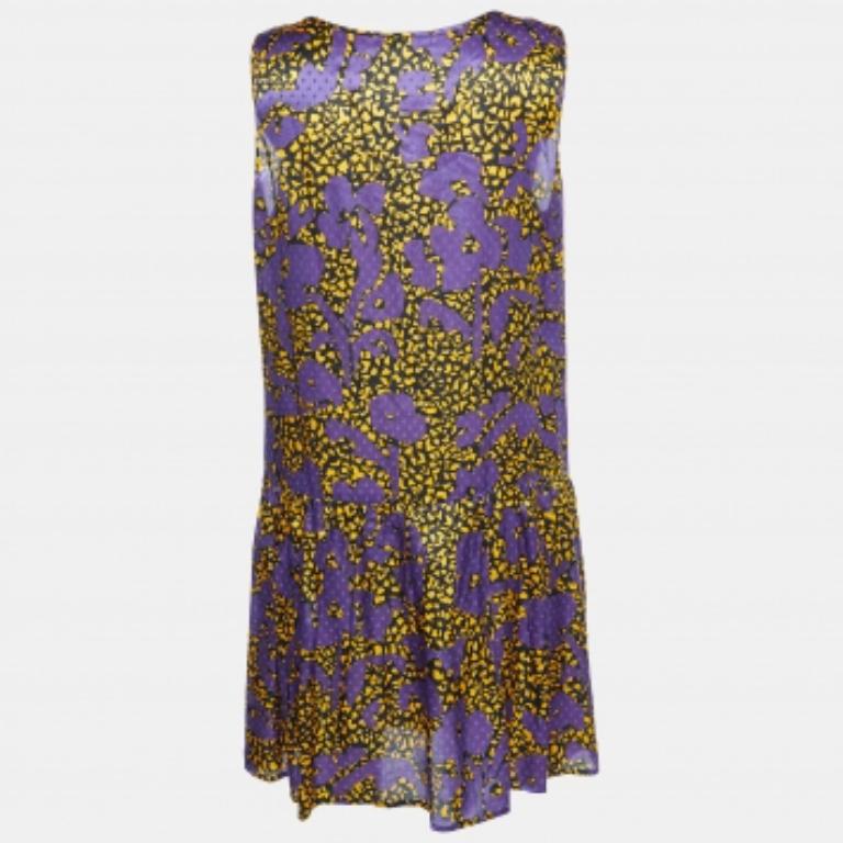 Este vestido See By Chloe aporta detalles elegantes y una silueta encantadora. Está fabricado con los mejores materiales y está destinado a proporcionarte comodidad.