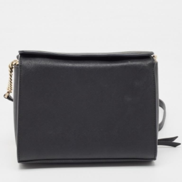 Nero DKNY Borsa a tracolla con zip frontale in pelle nera in vendita