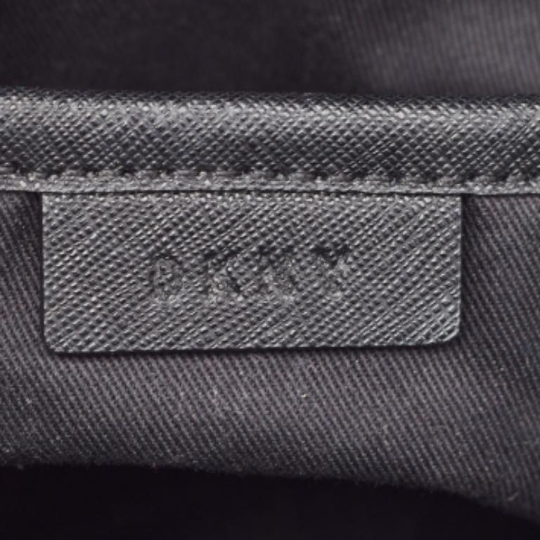 DKNY Borsa a tracolla con zip frontale in pelle nera in vendita 5