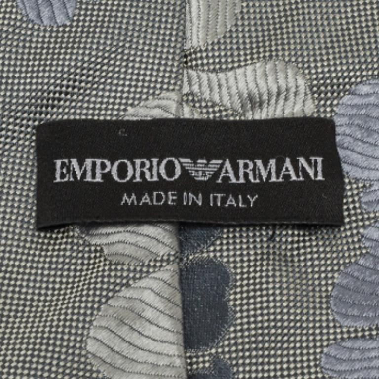 Emporio ARMANI Corbata tradicional de seda con estampado floral gris en Bueno estado para la venta en Dubai, Al Qouz 2