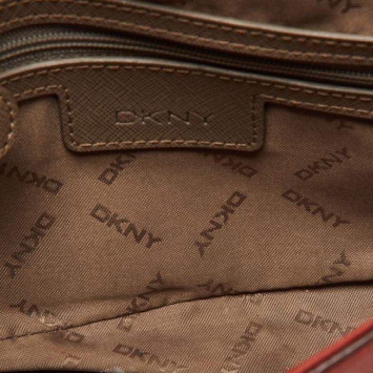 DKNY Borsa a tracolla Bryant in pelle saffiano rosso mattone in vendita 1