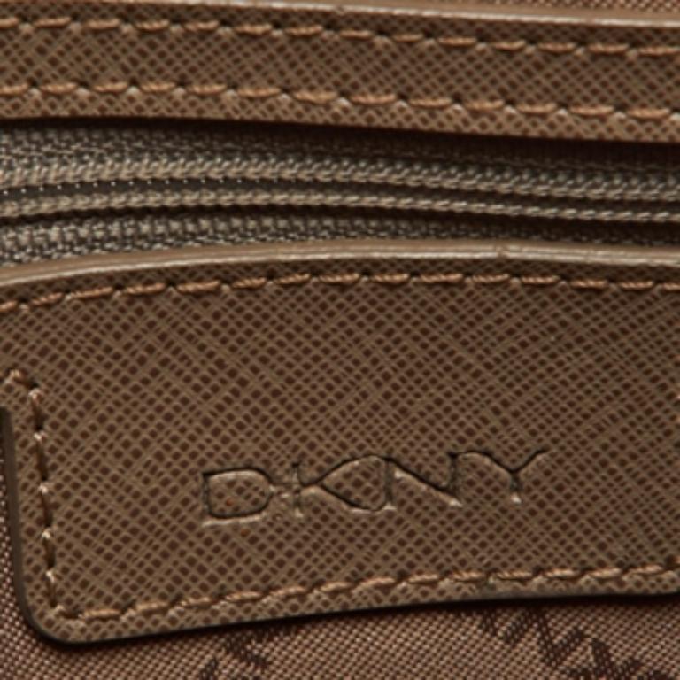 DKNY Borsa a tracolla Bryant in pelle saffiano rosso mattone in vendita 2