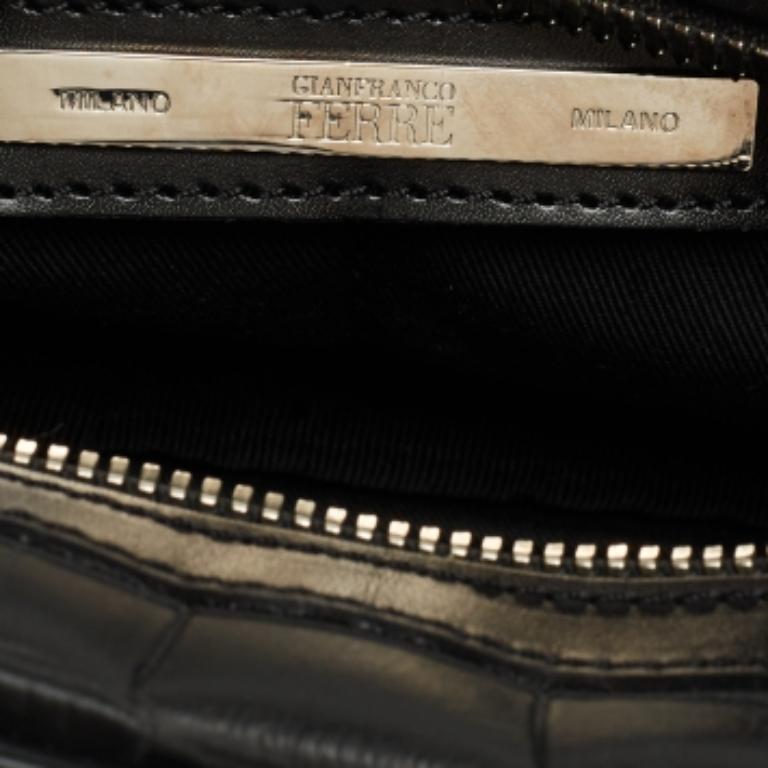 Noir Gianfranco Ferre - Pochette surdimensionnée en cuir gaufré noir en vente