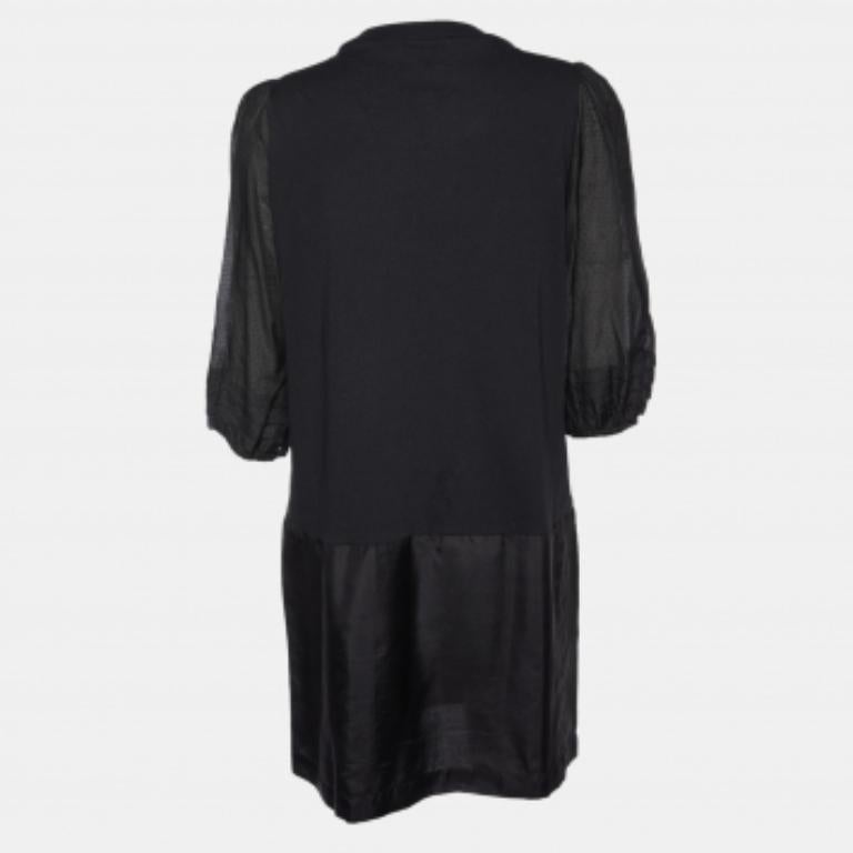 Erhöhen Sie Ihre alltägliche Eleganz mit diesem herrlichen Kleid. Er ist perfekt geschnitten und bietet außergewöhnlichen Komfort mit hochwertigen MATERIALEN. Dieses vielseitige und zeitlose Kleid passt sich mühelos jedem Anlass an und sorgt dafür,
