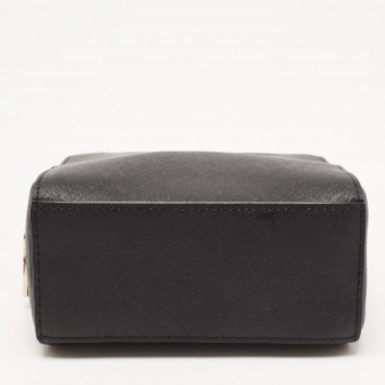 DKNY Astuccio per cosmetici in pelle saffiano nera in vendita 1