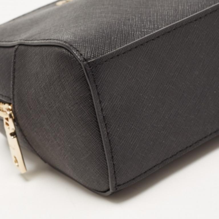 Donna DKNY Astuccio per cosmetici in pelle saffiano nera in vendita