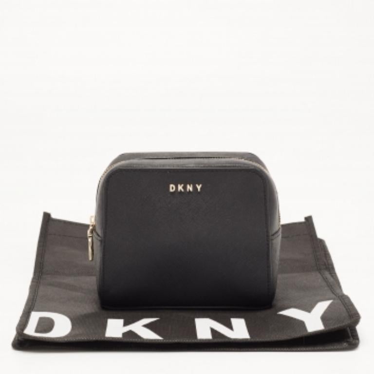 DKNY Astuccio per cosmetici in pelle saffiano nera in vendita 5