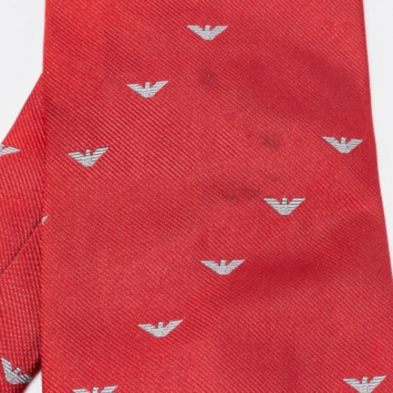 Cravatta tradizionale in seta con logo rosso di Emporio Armani in vendita 2