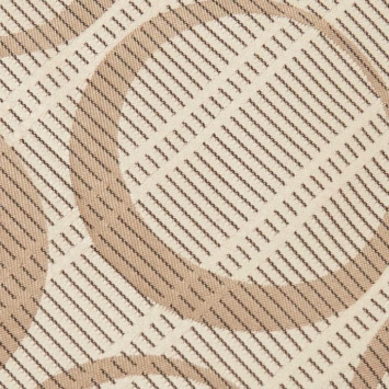 Esta corbata es un accesorio formal perfecto que tiene un atractivo nítido y moderno. Está confeccionado con materiales lujosos, tiene un estampado chic por toda la prenda y la etiqueta de la marca está cosida a la espalda. Seguro que añade mucho