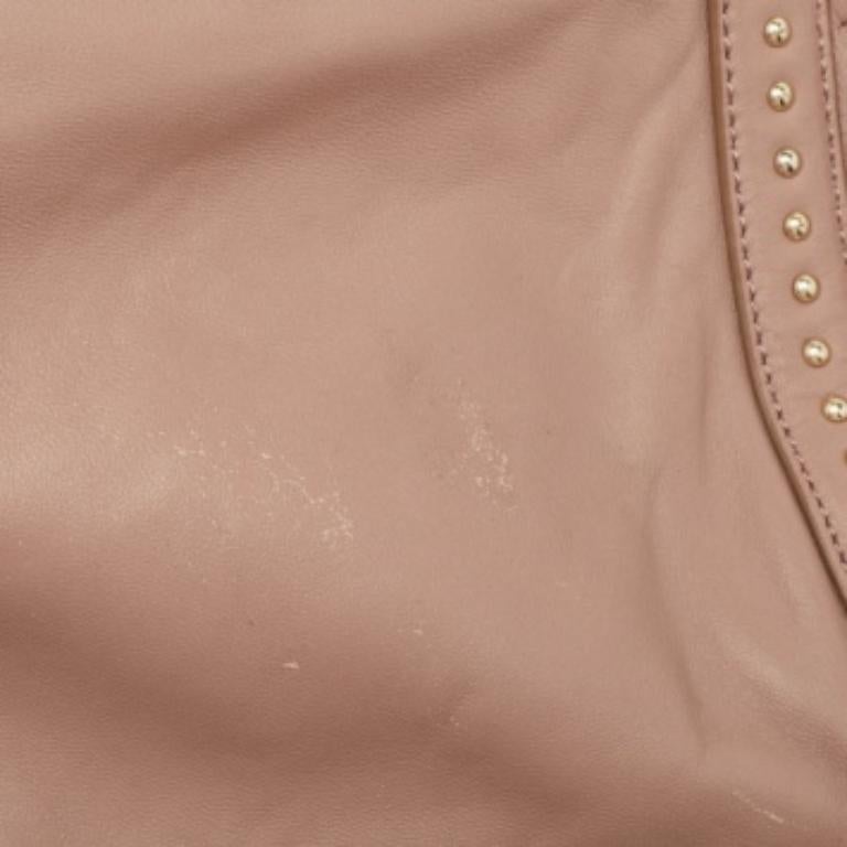 DKNY Altrosa Leder Schulranzen mit Nieten im Angebot 3