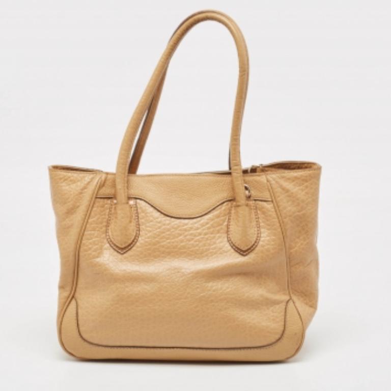 DKNY Borsa a tracolla in pelle beige con logo charme in vendita 2