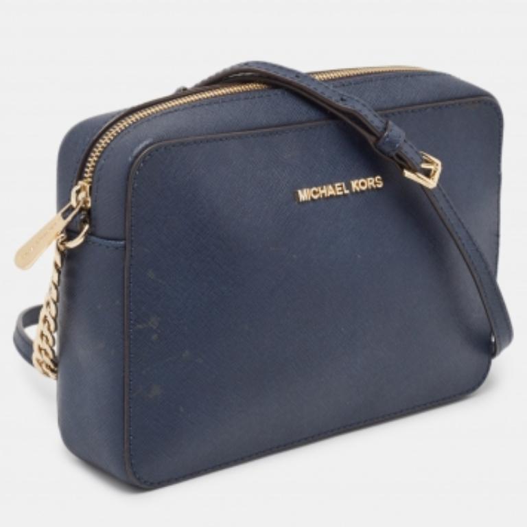 Michael Kors Borsa a tracolla con fotocamera Jet Set in pelle blu scuro In condizioni buone in vendita a Dubai, Al Qouz 2