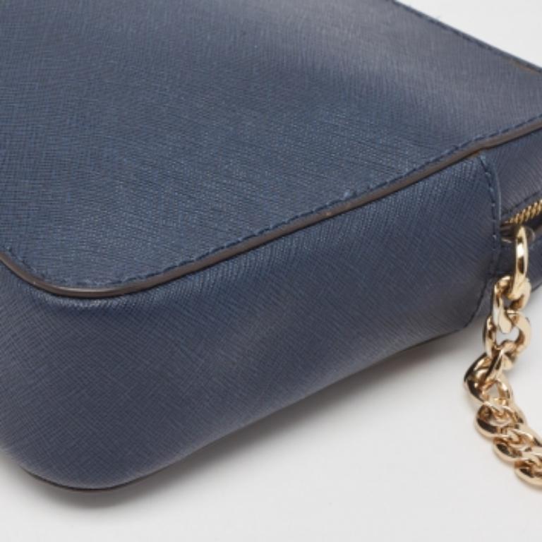 Michael Kors Borsa a tracolla con fotocamera Jet Set in pelle blu scuro in vendita 2