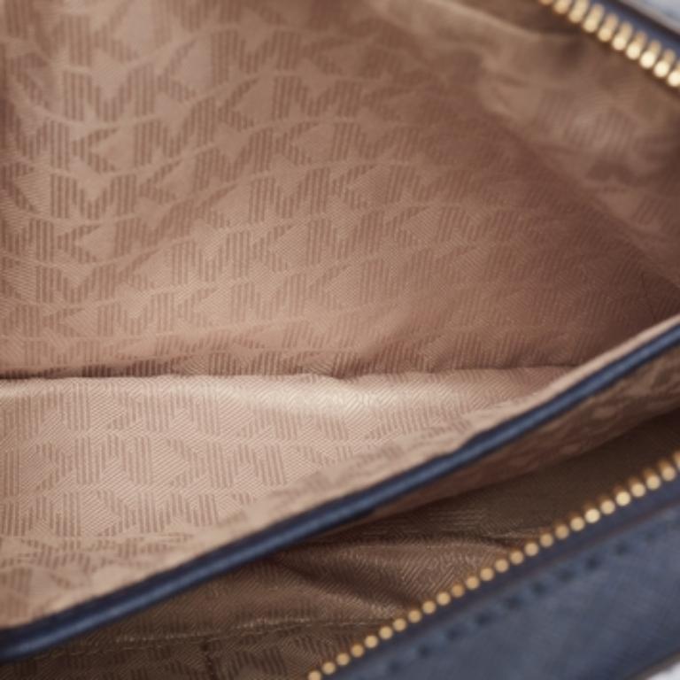 Michael Kors Borsa a tracolla con fotocamera Jet Set in pelle blu scuro in vendita 4