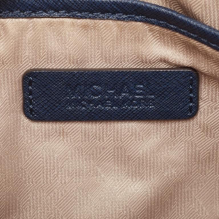 Michael Kors Borsa a tracolla con fotocamera Jet Set in pelle blu scuro in vendita 3