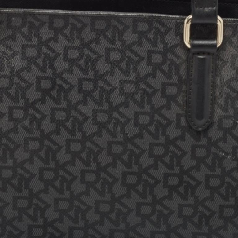 Dkny - Fourre-tout à fermeture éclair en cuir et toile enduite de monogramme - Noir en vente 2