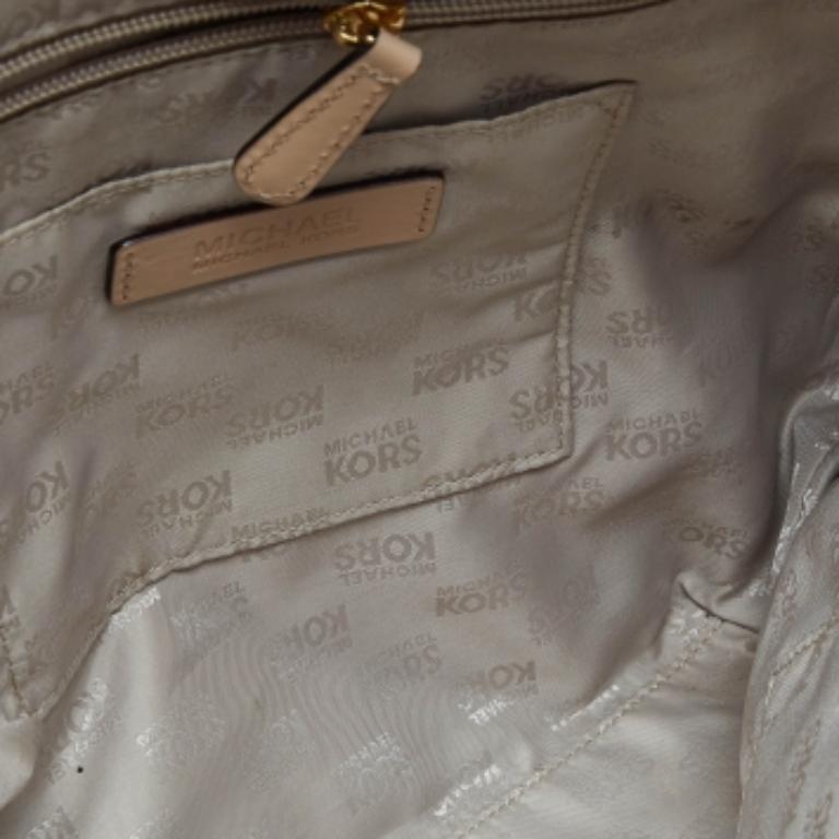 Fourre-tout à fermeture éclair East West en toile enduite et cuir MICHAEL Michael Kors Signature marron Pour femmes en vente