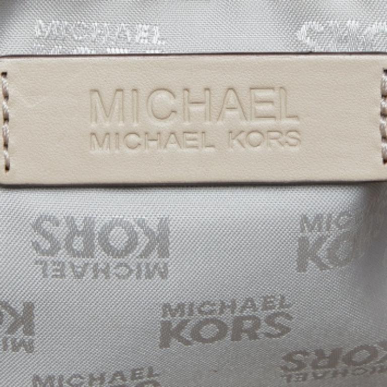 Fourre-tout à fermeture éclair East West en toile enduite et cuir MICHAEL Michael Kors Signature marron en vente 1