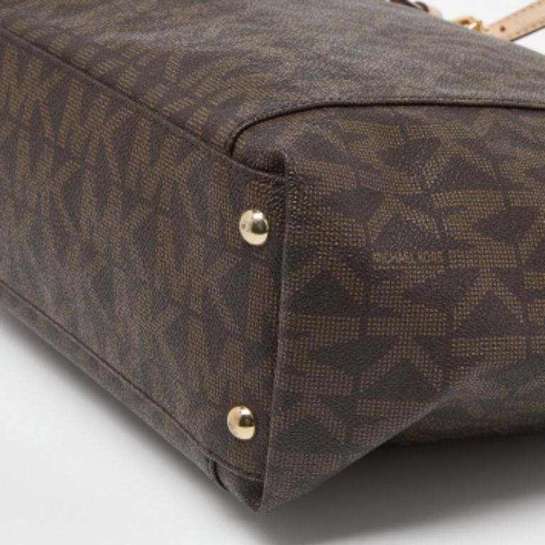 Fourre-tout à fermeture éclair East West en toile enduite et cuir MICHAEL Michael Kors Signature marron en vente 4