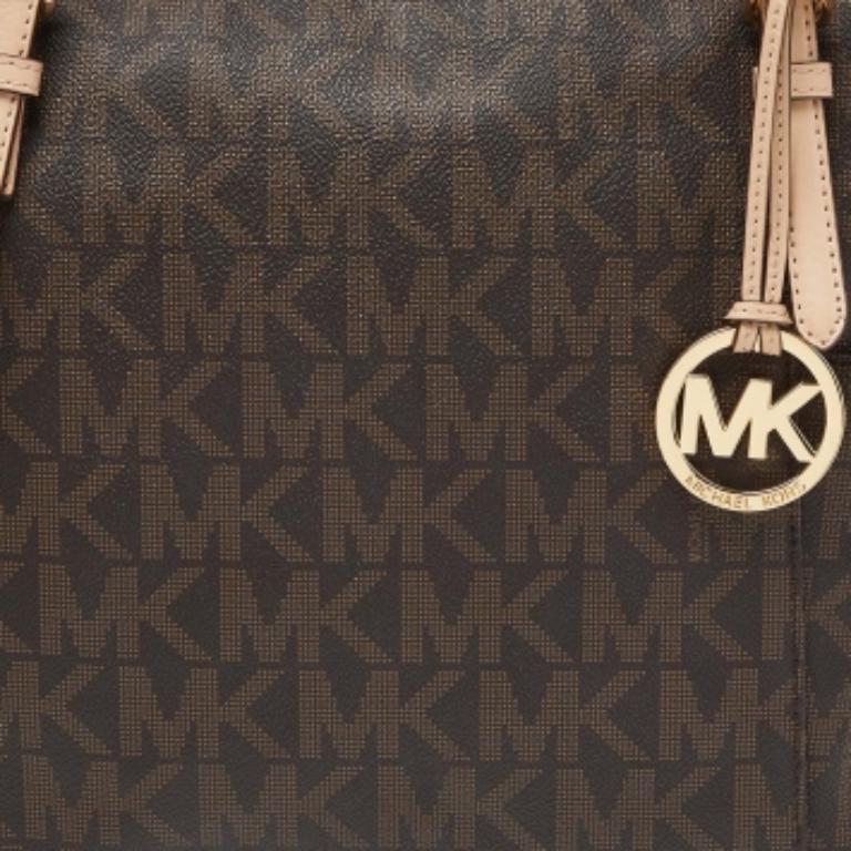 Fourre-tout à fermeture éclair East West en toile enduite et cuir MICHAEL Michael Kors Signature marron en vente 5