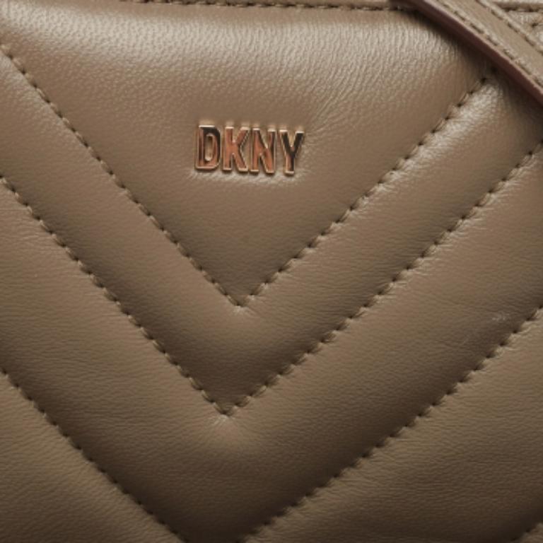 Dkny Borsa a tracolla Madison Dome in pelle Chevron verde oliva in vendita 2
