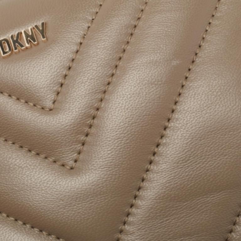 Donna Dkny Borsa a tracolla Madison Dome in pelle Chevron verde oliva in vendita