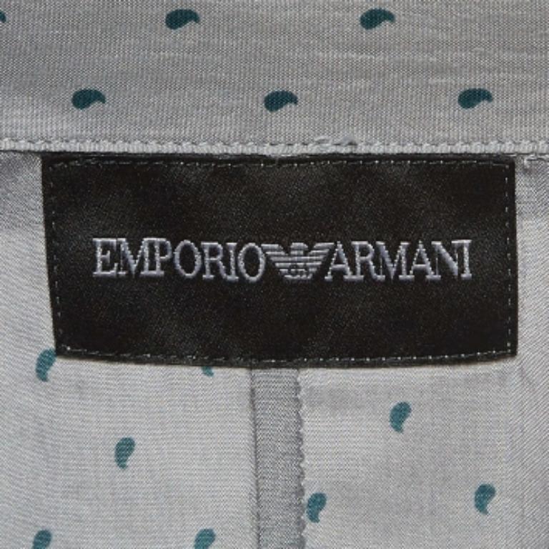 Les chemises sont un élément indispensable de la garde-robe, c'est pourquoi cette marque vous propose une création à la fois polyvalente et élégante. Il a été confectionné à partir de matériaux de qualité dans une teinte polyvalente. La chemise est