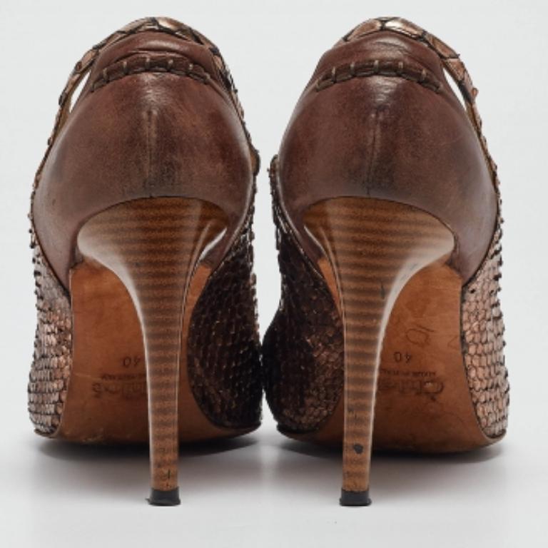 Chloe Metallic Python Leather Pointed Toe Pumps Size 40 In Good Condition For Sale In Dubai, Al Qouz 2