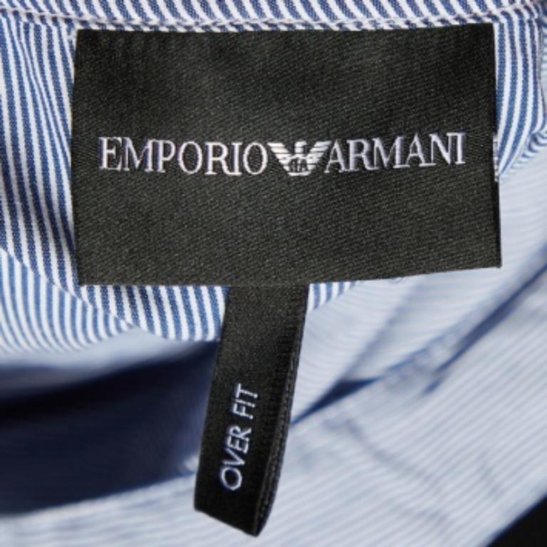 Crea un armario bien conservado añadiendo piezas básicas en las que puedas confiar durante mucho tiempo. Elige prendas como esta camisa de EMPORIO ARMANI para conseguirlo. Está hecha de una mezcla de algodón, y su diseño sencillo se complementa con