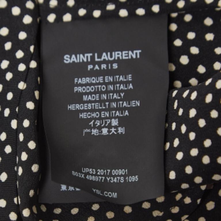 Les chemises sont un élément indispensable de la garde-robe, c'est pourquoi cette marque vous propose une création à la fois polyvalente et élégante. Il a été confectionné à partir de matériaux de qualité dans une teinte polyvalente. La chemise est