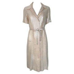 Halston Resort Vestido camisero de lentejuelas crema Cinturón de corbata, 1974