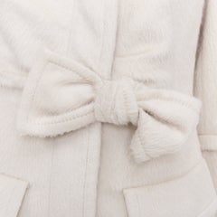 GUCCI 2004: cappotto invernale ispirato al trench con fiocco sul davanti di Tom Ford, in lana di alpaca color avorio, IT38