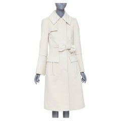 GUCCI 2004: cappotto invernale ispirato al trench con fiocco sul davanti di Tom Ford, in lana di alpaca color avorio, IT38