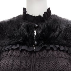 Fendi, cappotto a campana in lana vergine con pannello di pelliccia, lavorato all'uncinetto, IT40 S