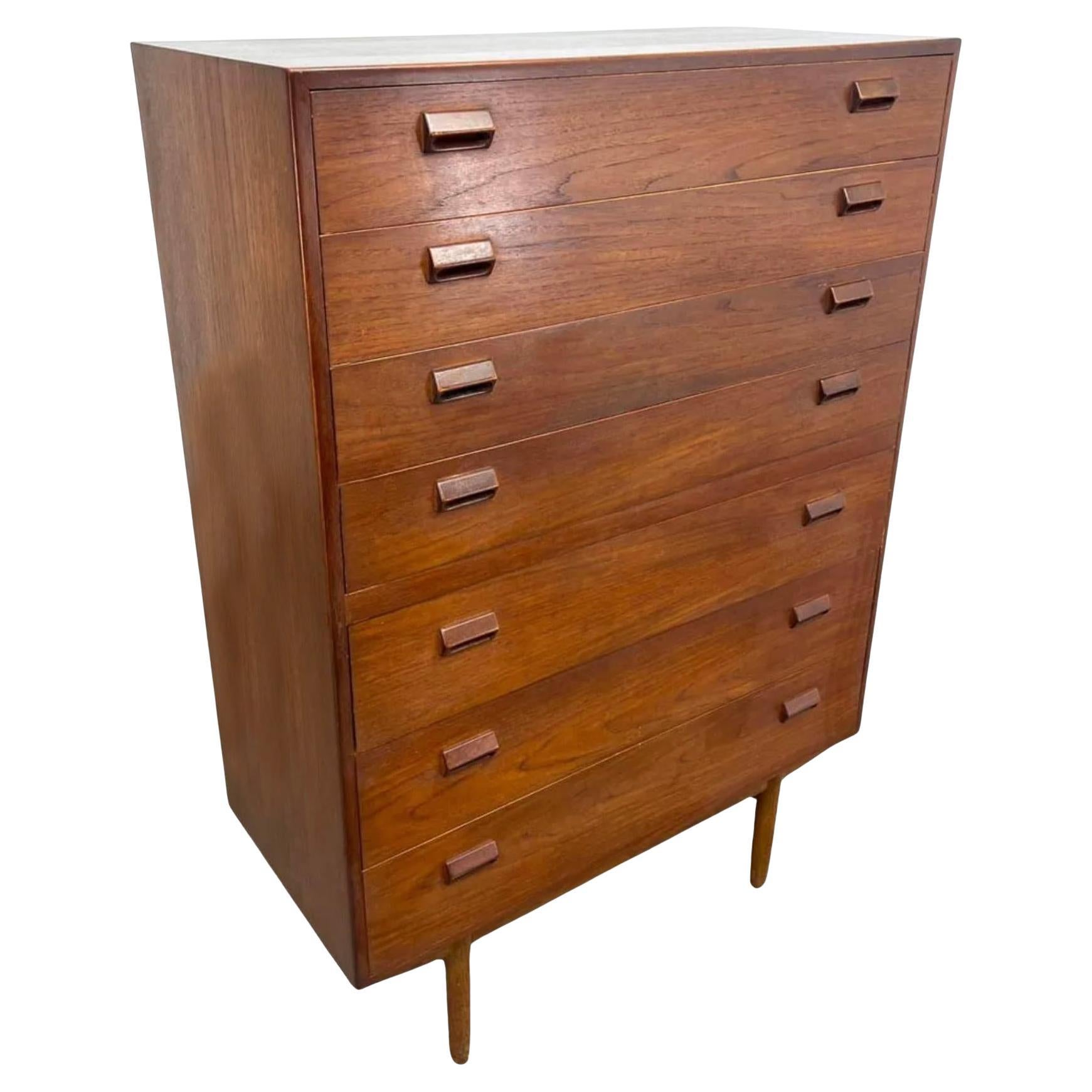 Comò alto in teak a 7 cassetti del Mid Century Danish Modern di Borg Mogensen