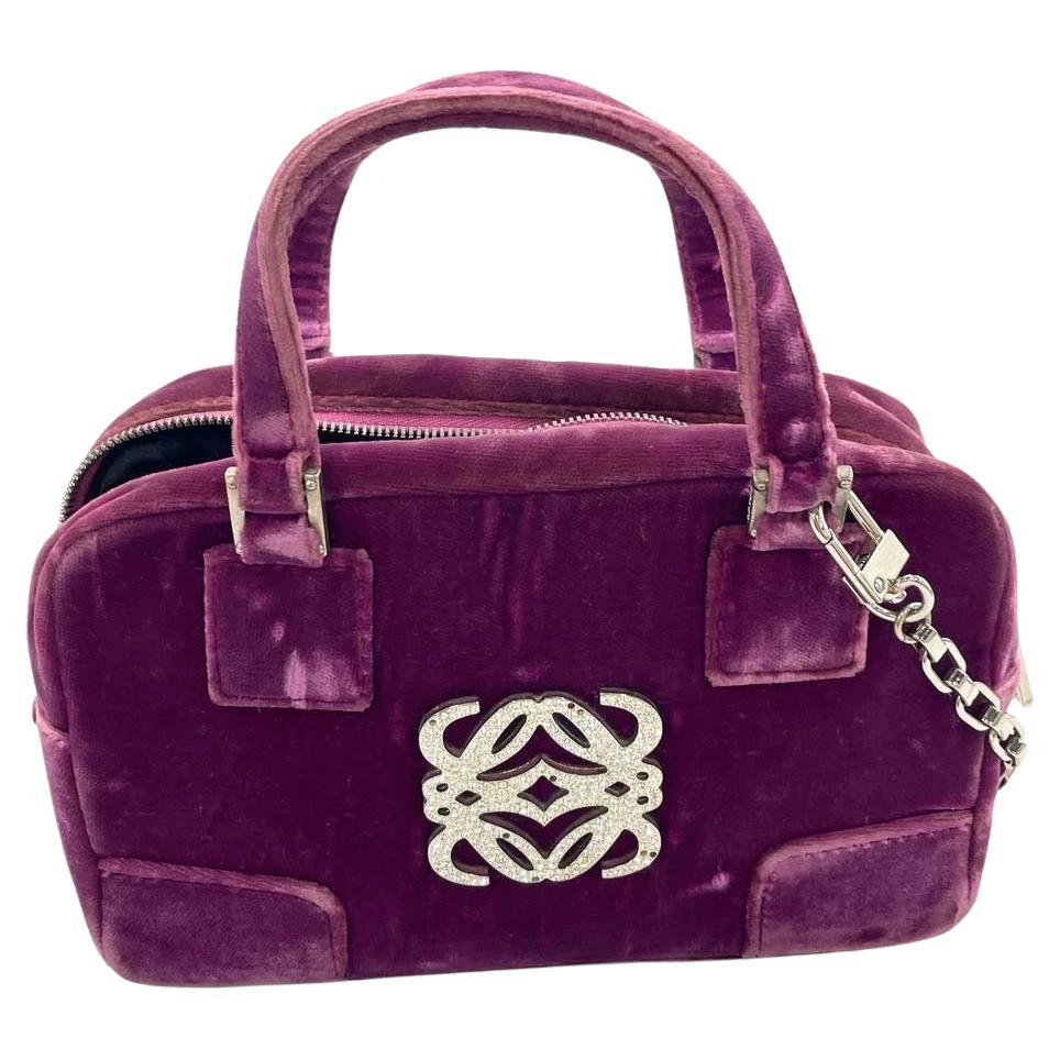 Mini bolso Loewe Amazona 19 de terciopelo morado con logotipo de cristal