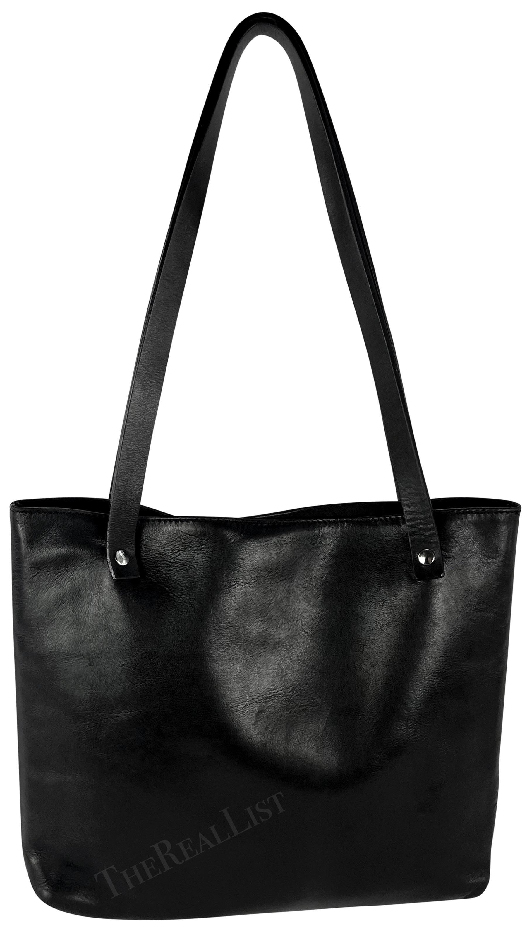 Fine anni '90 Dolce & Gabbana Borsa a tracolla piccola in pelle nera con borchie in vendita 1