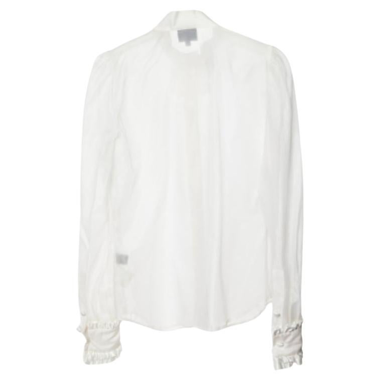Completa la tua eleganza con una bella camicetta come questa. Con il suo design grazioso e il tessuto di prima qualità, questa blusa è la scelta migliore per apparire sofisticata e in equilibrio.
