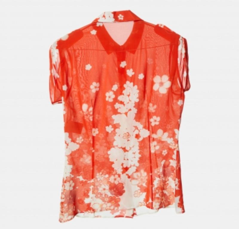 Orangefarbene Bluse aus Seidenkrepp mit Blumendruck und Knopfleiste von Versace M im Zustand „Gut“ im Angebot in Dubai, Al Qouz 2