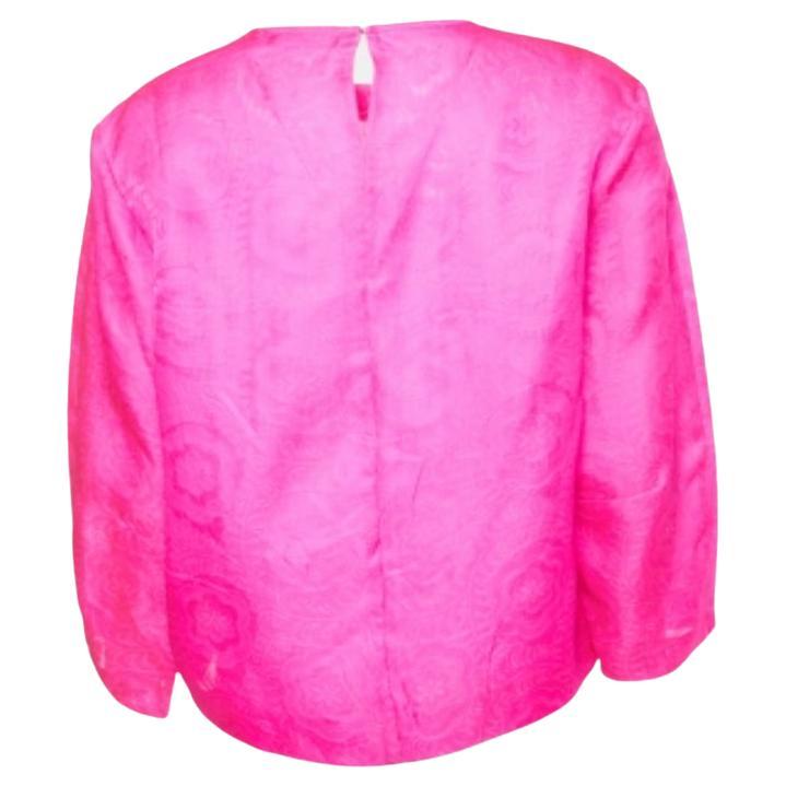 Completa la tua eleganza con una bella camicetta come questa. Con il suo design grazioso e il tessuto di prima qualità, questa blusa è la scelta migliore per apparire sofisticata e in equilibrio.