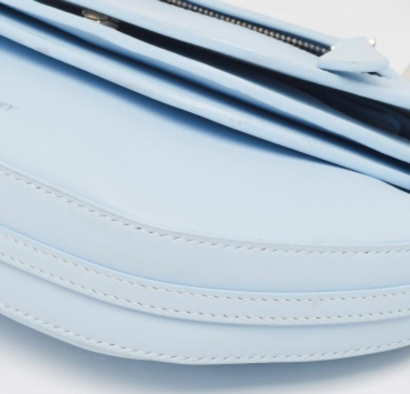Burberry Mini Clutch Olympia in pelle blu pallido In condizioni buone in vendita a Dubai, Al Qouz 2