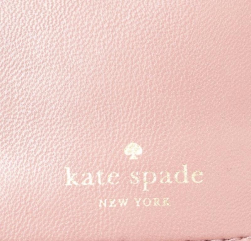 Portafoglio compatto trifold in pelle rosa di Kate Spade in vendita 3