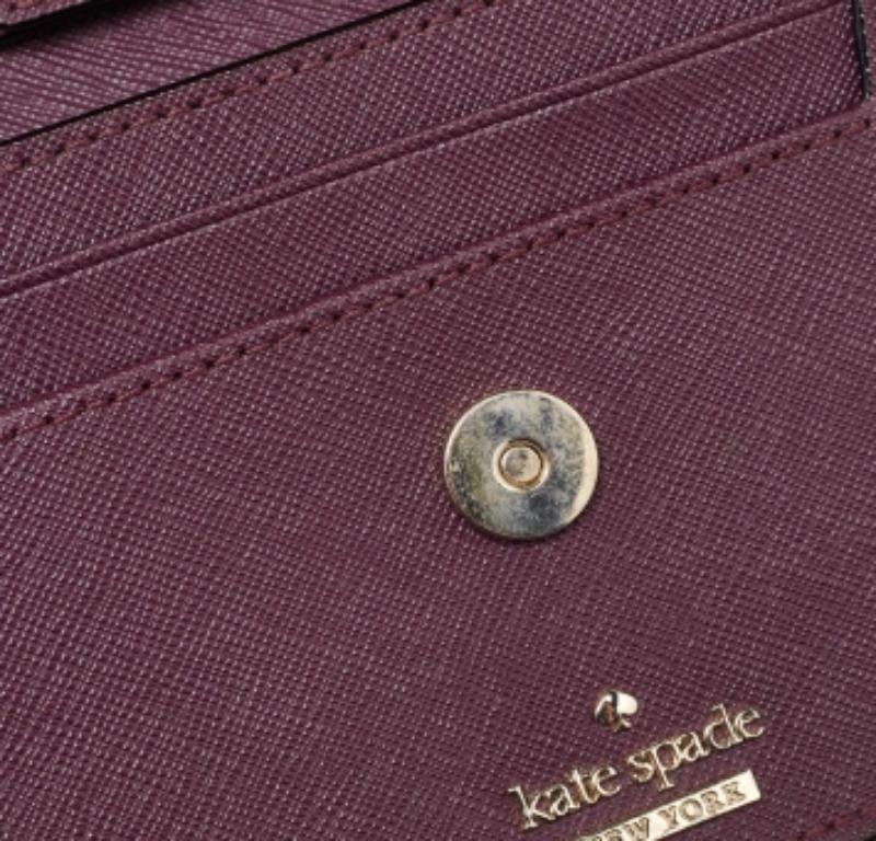 Donna Kate Spade - Borsa a tracolla con patta in pelle borgogna in vendita