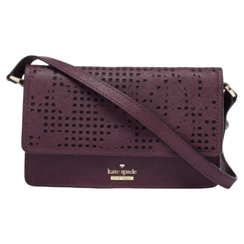 Kate Spade - Borsa a tracolla con patta in pelle borgogna in vendita