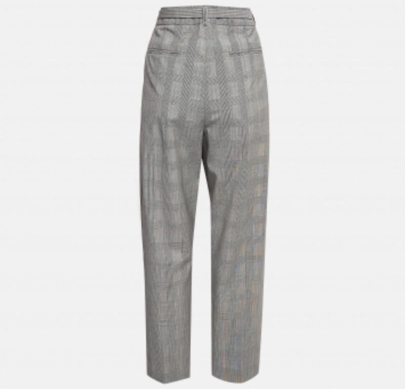 Ce pantalon rehausse votre tenue de soirée. Conçu dans une silhouette et une coupe superbes, ce pantalon vous donnera à coup sûr une allure élégante.