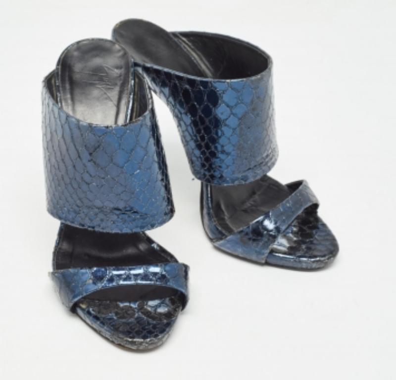 Giuseppe Zanotti Metallic Blue Python Embossed Leather Andrea Sandals Size 36 en vente 1