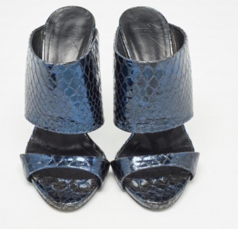 Giuseppe Zanotti Metallic Blue Python Embossed Leather Andrea Sandals Size 36 en vente 2