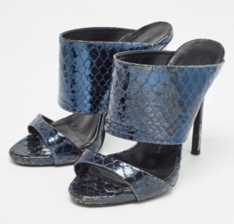 Giuseppe Zanotti Metallic Blue Python Embossed Leather Andrea Sandals Size 36 en vente 3